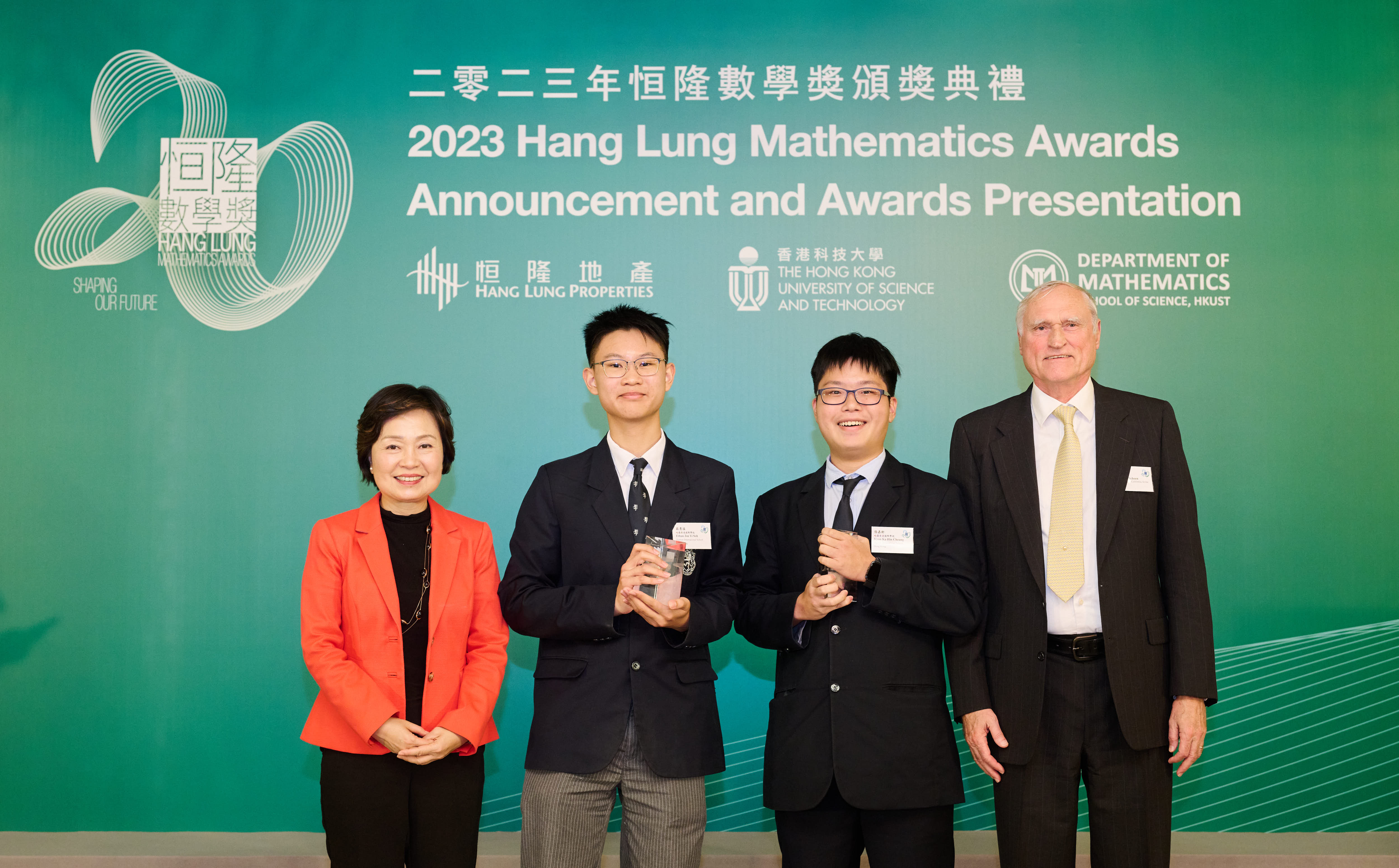 Dr. Christine Choi, Secretary for Education of the Hong Kong Special Administrative Region (left), and Professor Richard Schoen, 2017 Wolf Prize Laureate in Mathematics and Chair of the 2023 HLMA Scientific Committee (right) with the 2023 Hang Lung Mathematics Awards Gold Award winners Kyan Ka Hin Cheung and Ethan Jon Yi Soh from Harrow International School Hong Kong. Their research title is “On the Properties of the Semigroup Generated by the RL Fractional Integral”