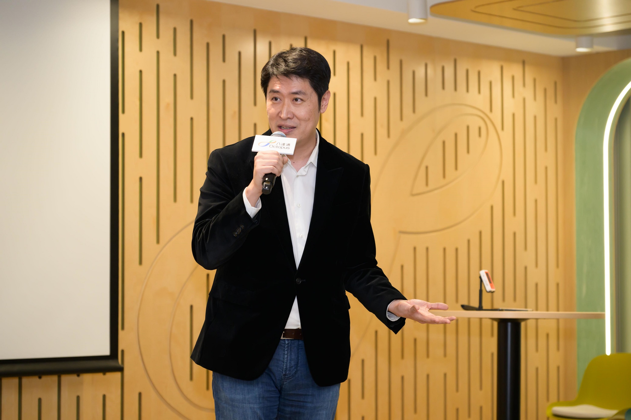 Tim Ying, Chief Executive Officer, Octopus Holdings Limited announced starting from 25 January, Octopus opens up its payment network to to other QR payments in Hong Kong’s taxi market.