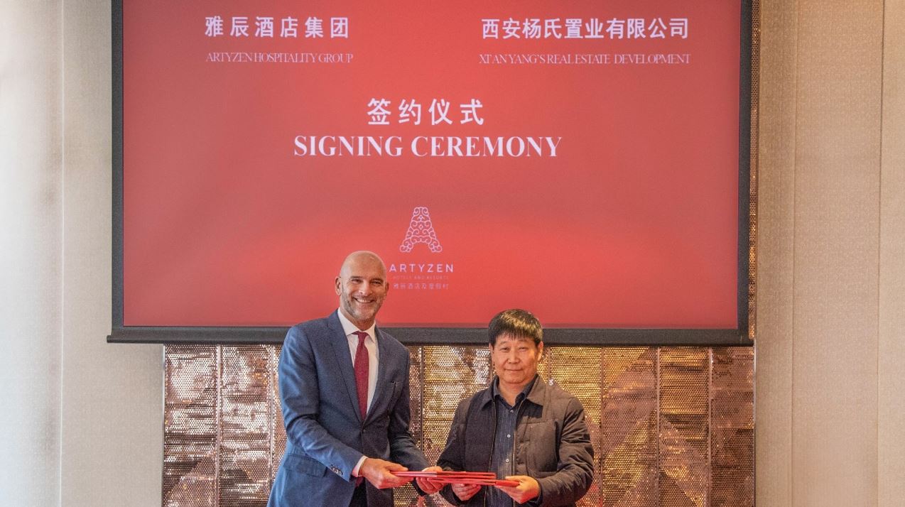 Mr. Rogier Verhoeven, Executive Director and President of Group Hospitality Division, Shun Tak Holdings Limited and Mr. Yang Zengtian, Chairman of Xi'an Yang's Real Estate marks Artyzen Hospitality Group’s debut in China with the signing of a hotel management agreement for Artyzen Xi’an, a luxury hotel project slated to open in the first quarter of 2028.